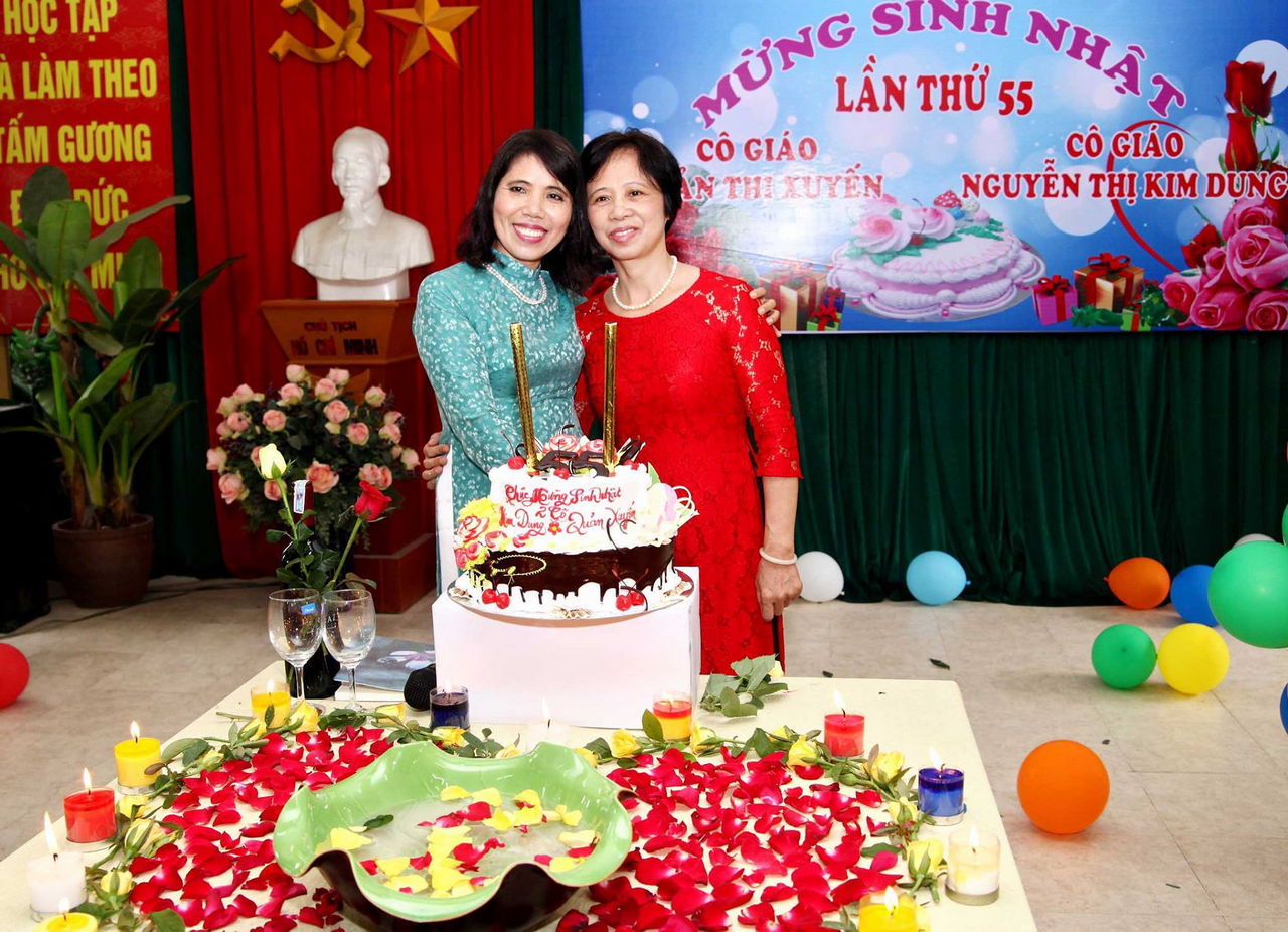 Mừng sinh nhật hai c gio Kim Dung, Quản Xuyến